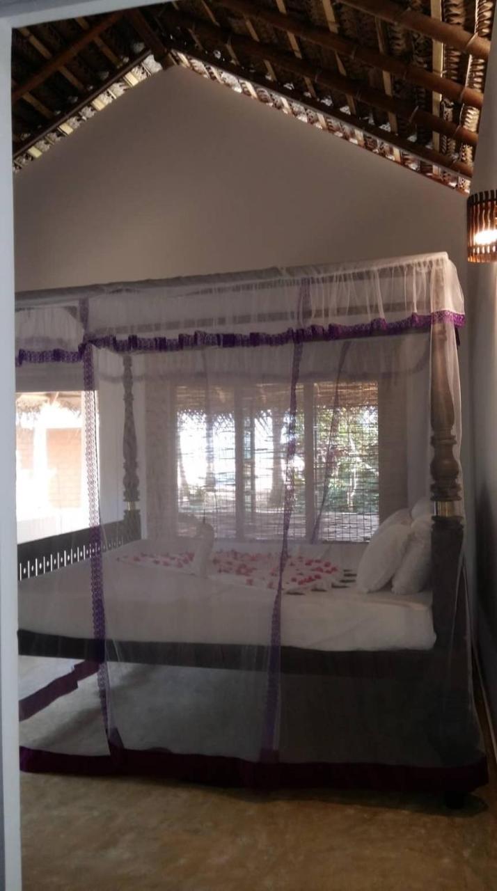 Lonely Beach Resort Тангале Екстериор снимка